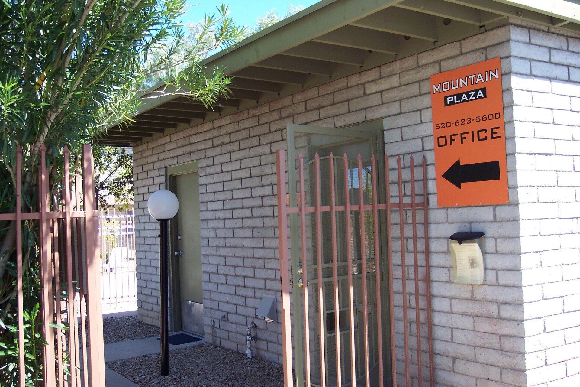 Mountain Plaza Exterior Photo