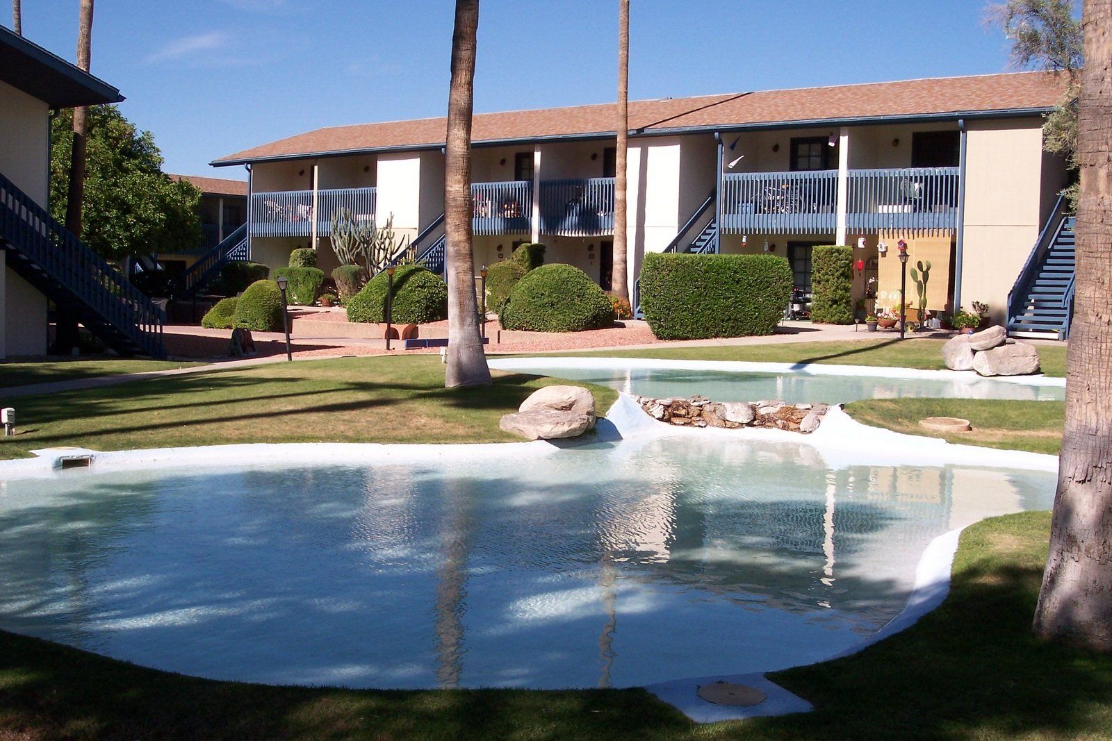 Exterior Photo of The Lakes Apartments Pool