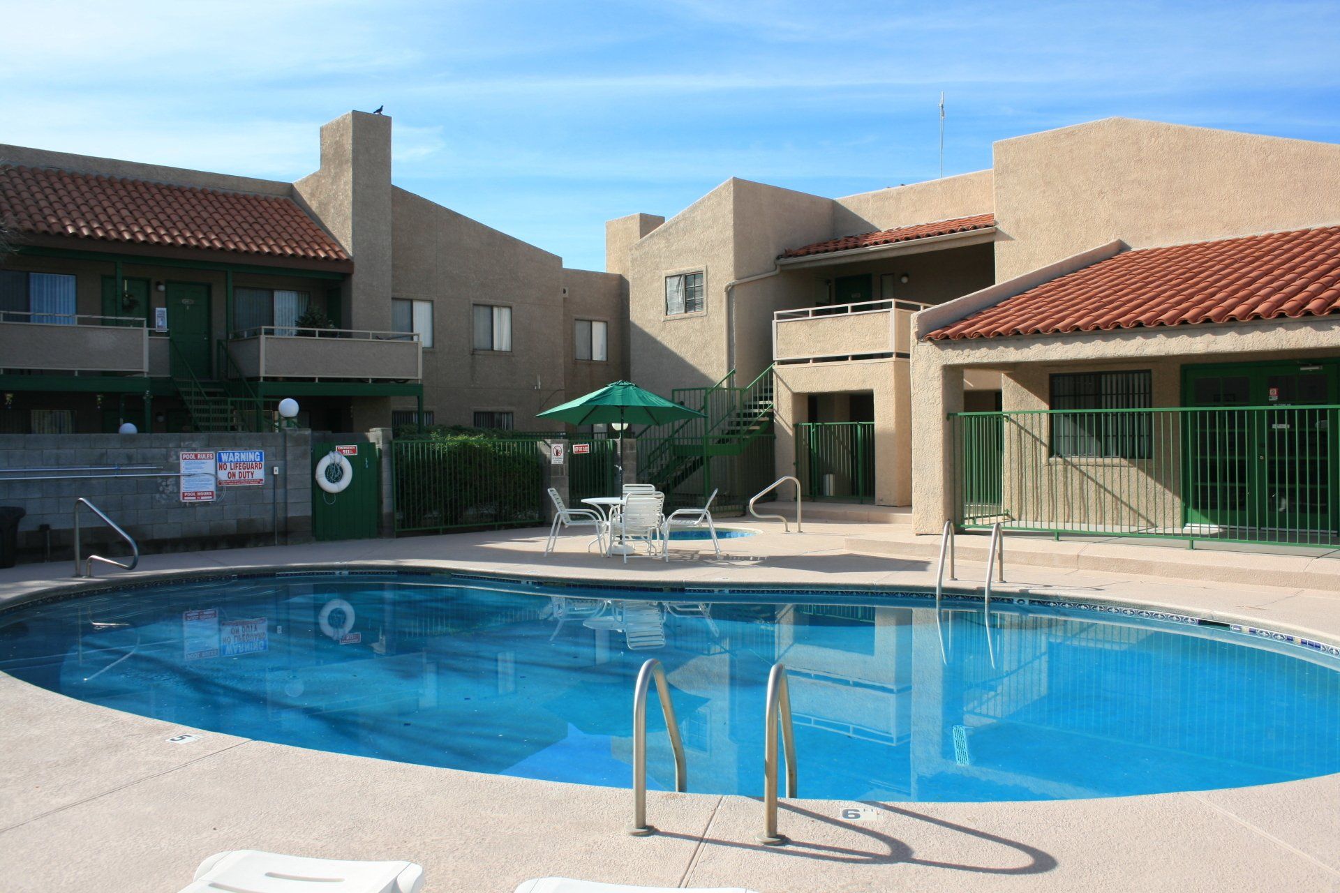 Broadmoor Exterior Photo of Pool