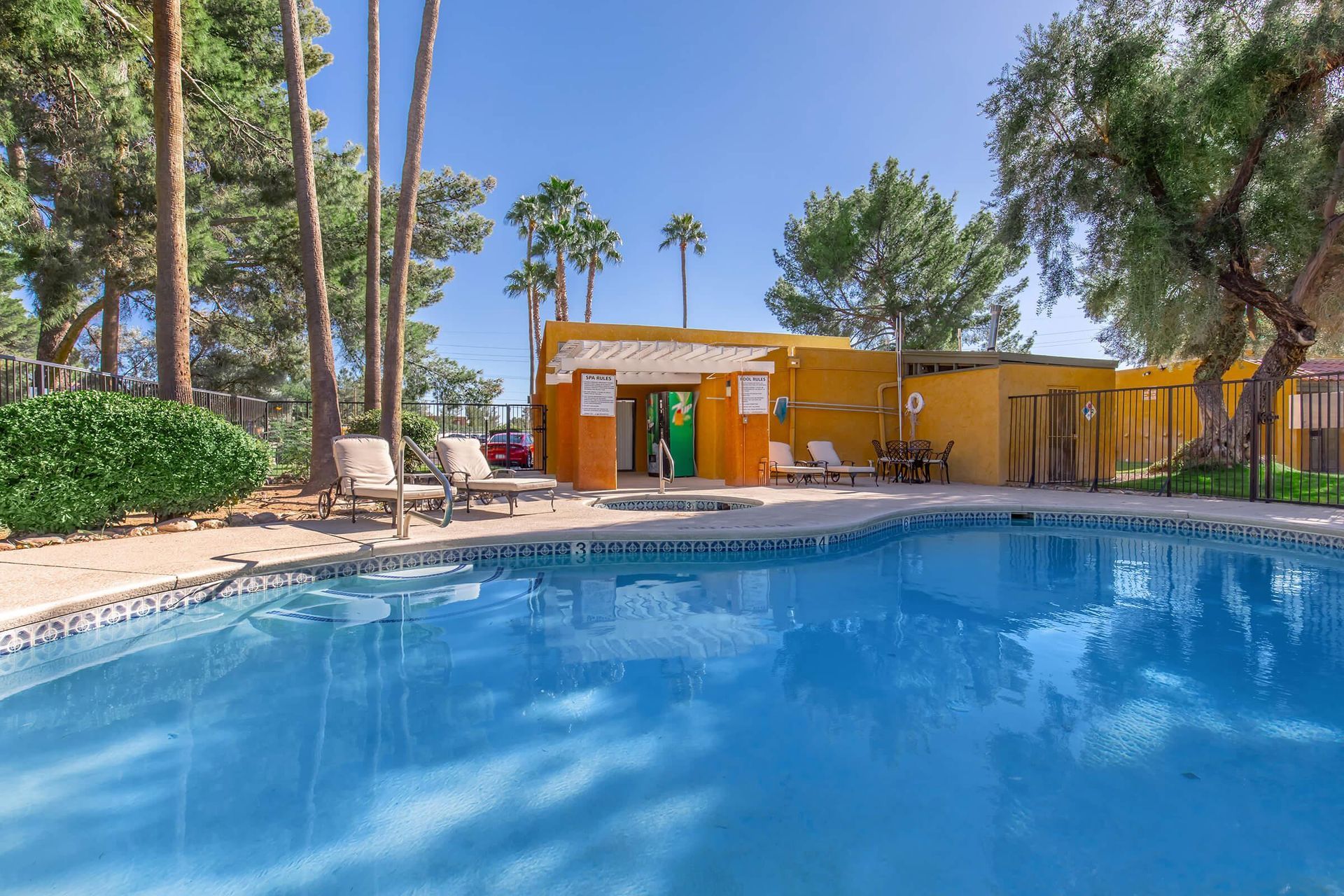 Villa Del Sol Apartments