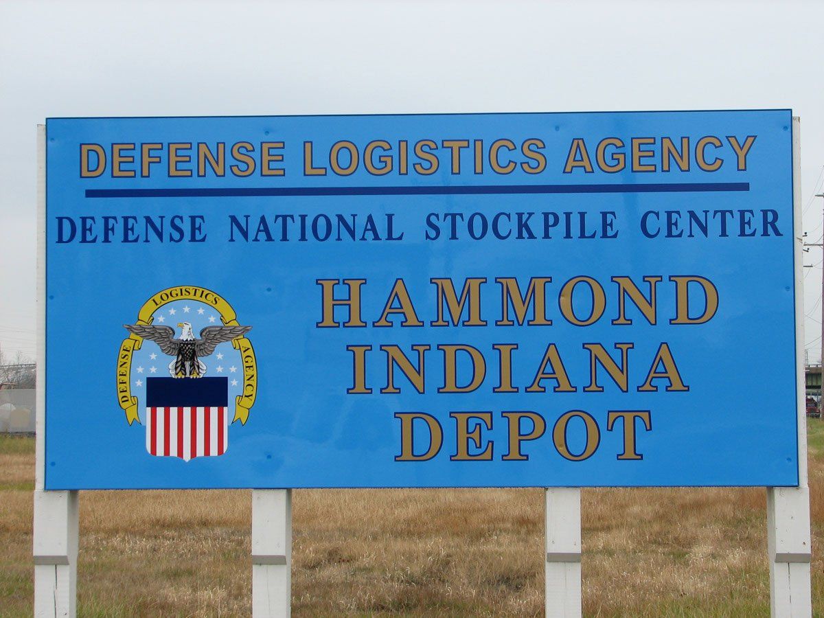 A blue sign for the hammond indiana depot