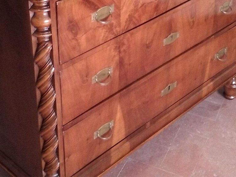 cassettiera con maniglie restaurata