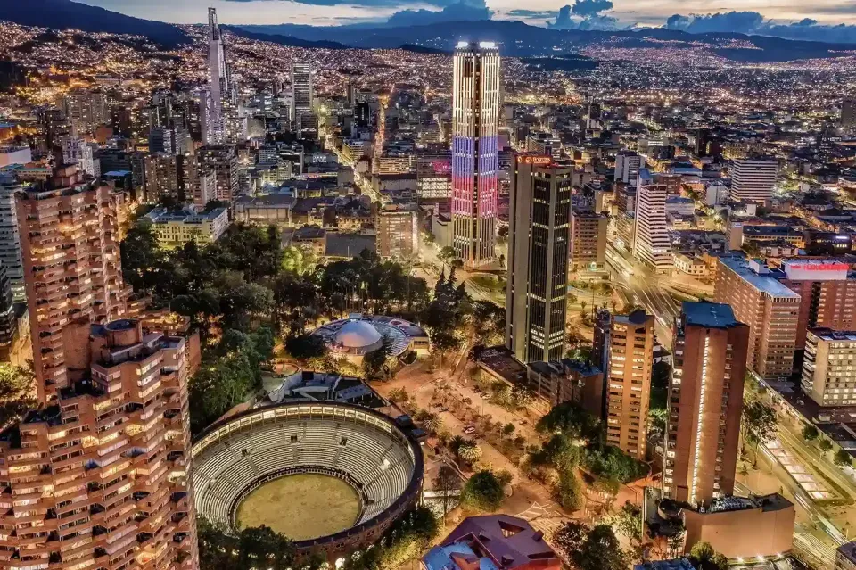Lugares para visitar en Bogotá cerca de VOU Suites, incluyendo sitios culturales, zonas gastronómicas y puntos turísticos.