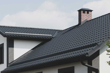 The roof of the dark color of the new house