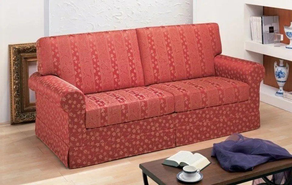 divano classico rosso