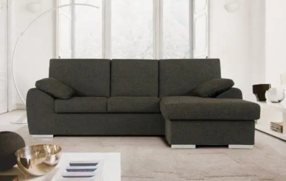 divano elegante ad angolo