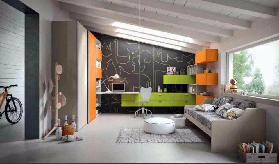 cameretta per bambini con arredi colorati verdi e arancioni