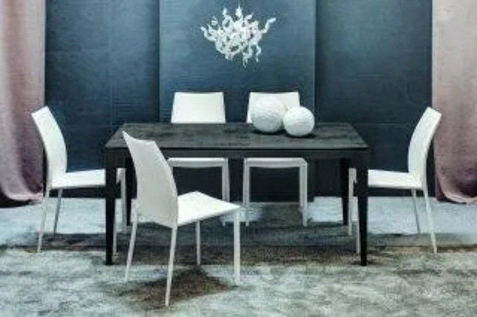 tavolo e sedie moderne