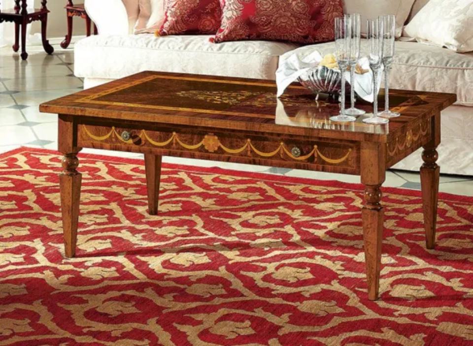 tappeto e tavolino classico in legno