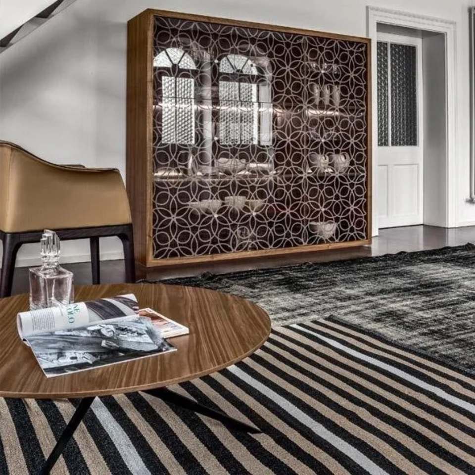 soggiorno con complementi di arredo classici e moderni