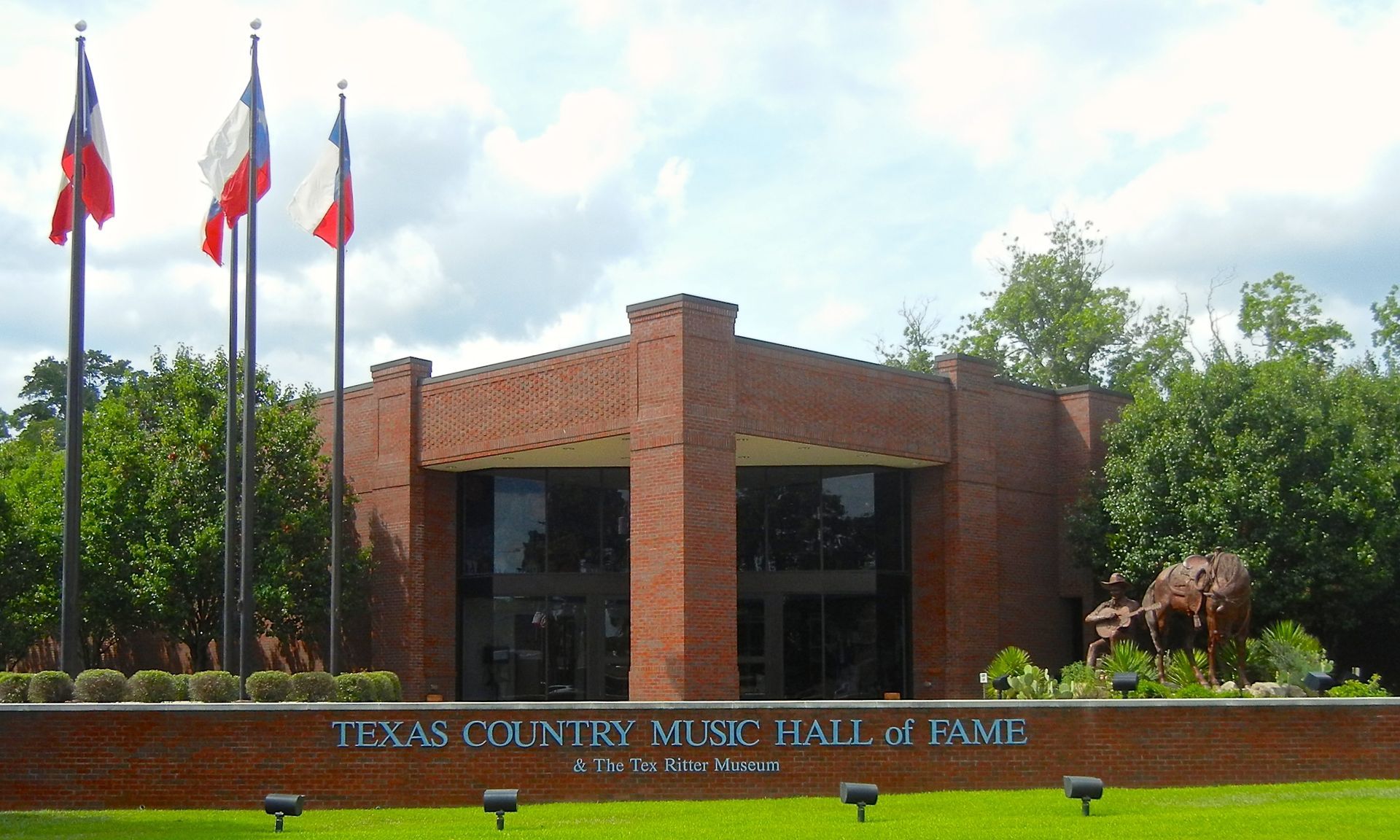 The texas county museum hall of fame is located in a brick building