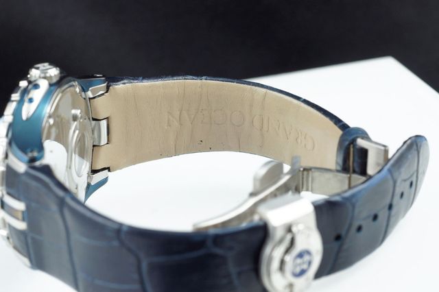 Edox Grand Ocean Open Heart Automatic 85008