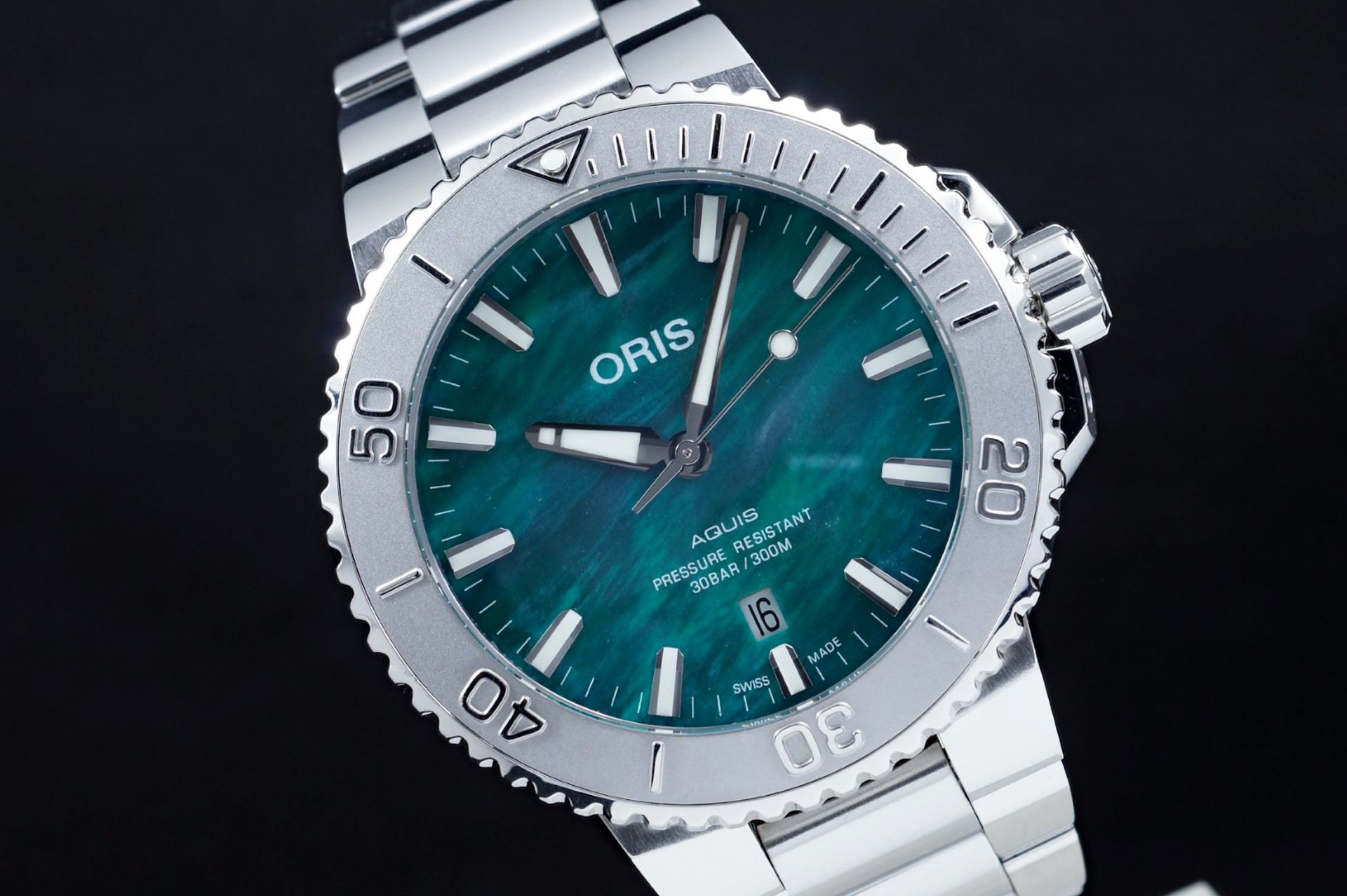 Foto horloge vooraanzicht op RobsWatchPlaza van een: Oris Aquis X Bracenet 0173377304137