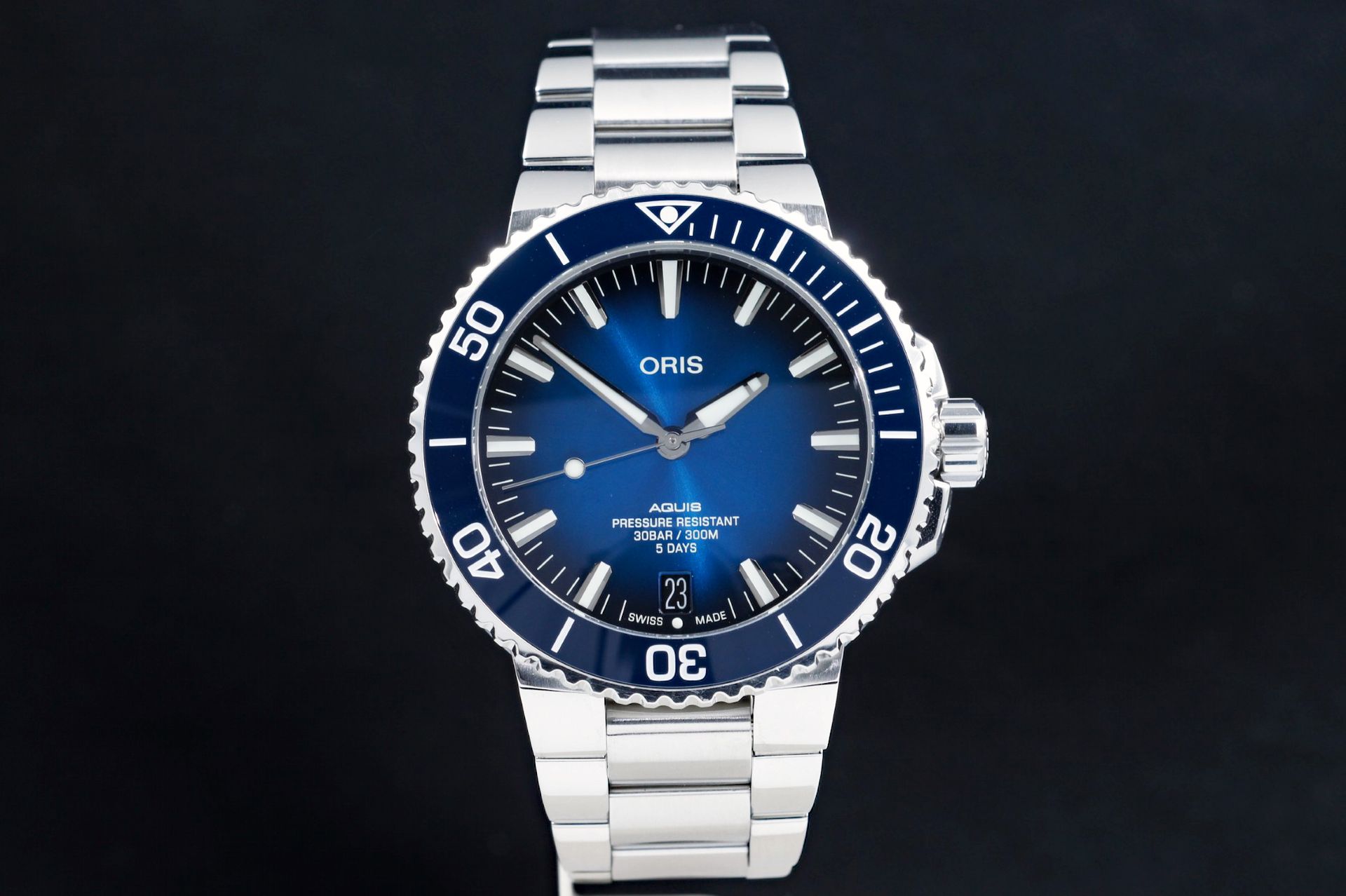 Foto horloge vooraanzicht op RobsWatchPlaza van een: Oris Aquis Date Calibre 400 01 400 7763 4135 / 0140077634135
