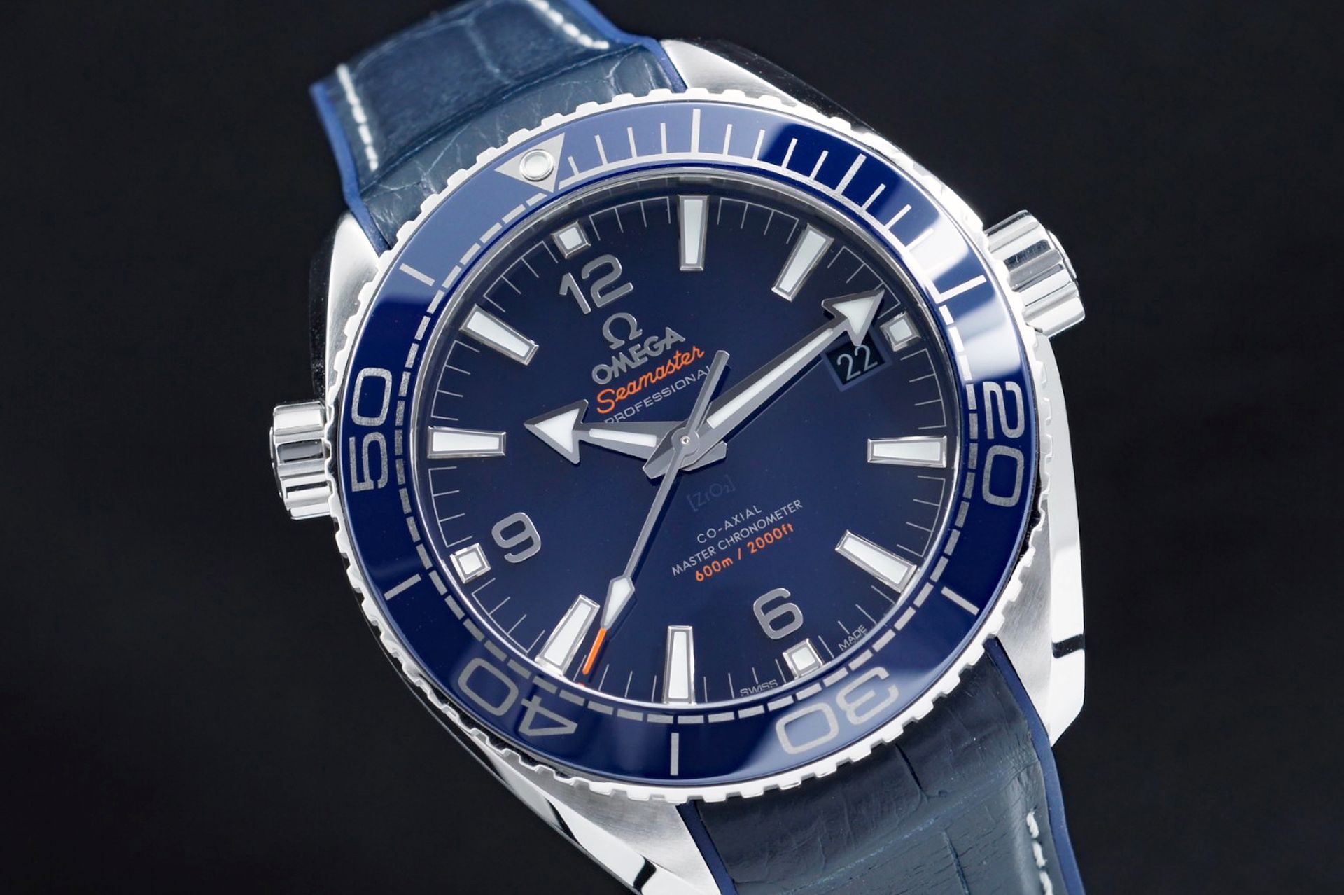 Foto horloge vooraanzicht op RobsWatchPlaza van een: Omega Seamaster Planet Ocean 600m 215.33.44.21.03.001