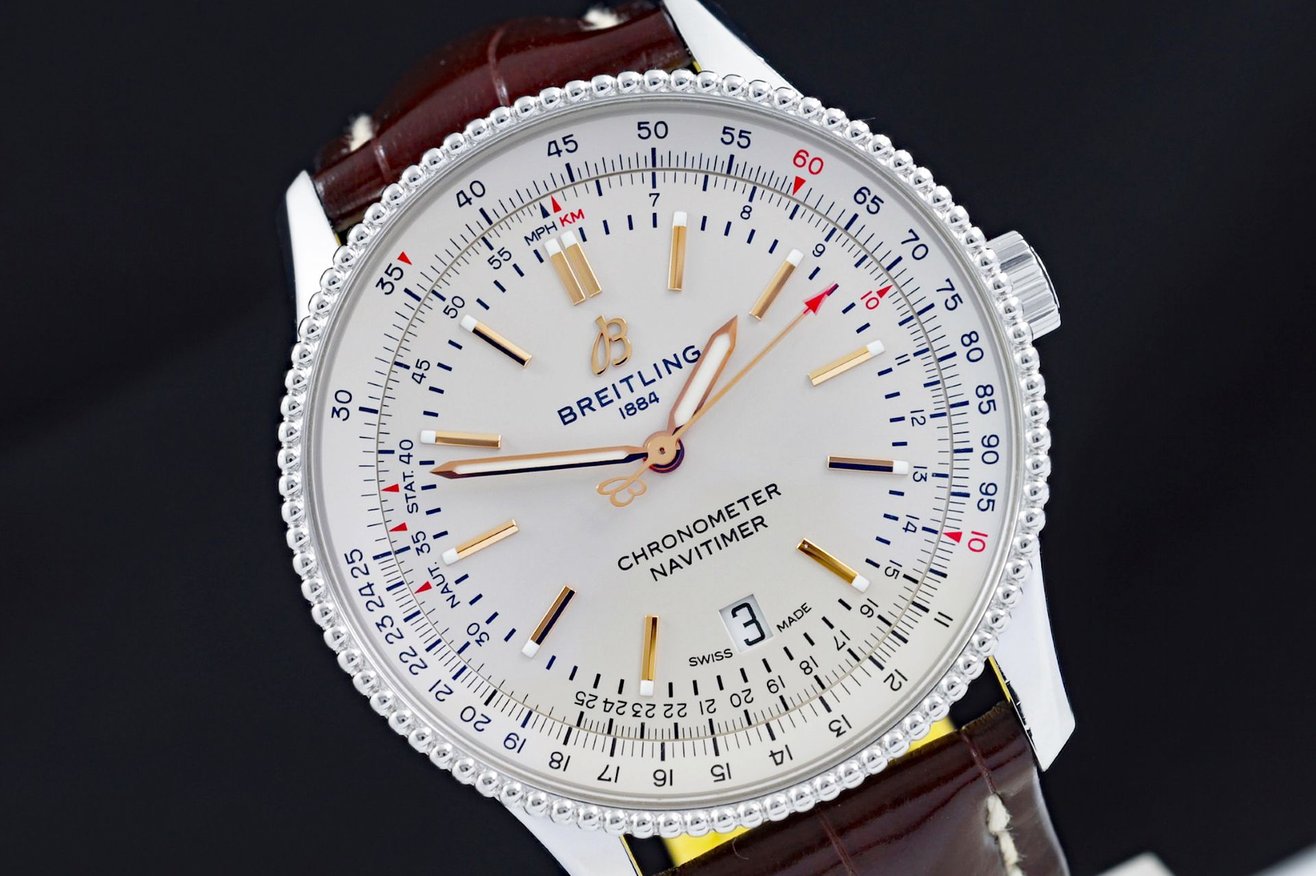 Foto horloge vooraanzicht van een Breitling Navitimer 1 Automatic Chronometer 41 A17326211G1P1