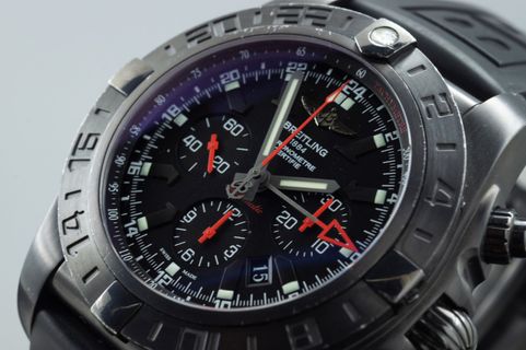 Foto horloge vooraanzicht op RobsWatchPlaza van een: Breitling Chronomat GMT Black Steel L.E. MB041310/BC78