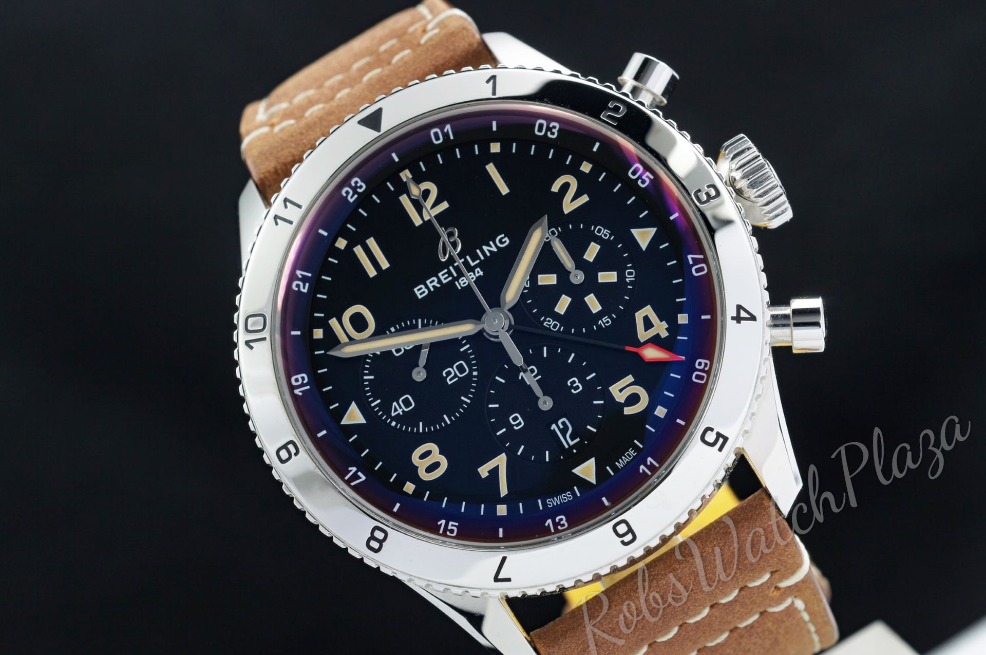 Foto horloge vooraanzicht: Breitling Super Avi B04 GMT 46 Chronograph P-51 Mustang AB04453A1B1X1