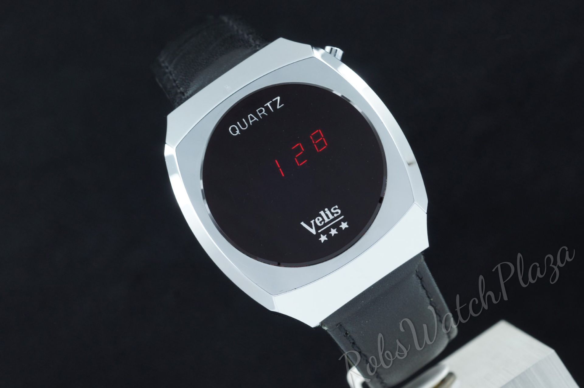 Horloge vooraanzicht: Velis LED digital vintage quartz '70's