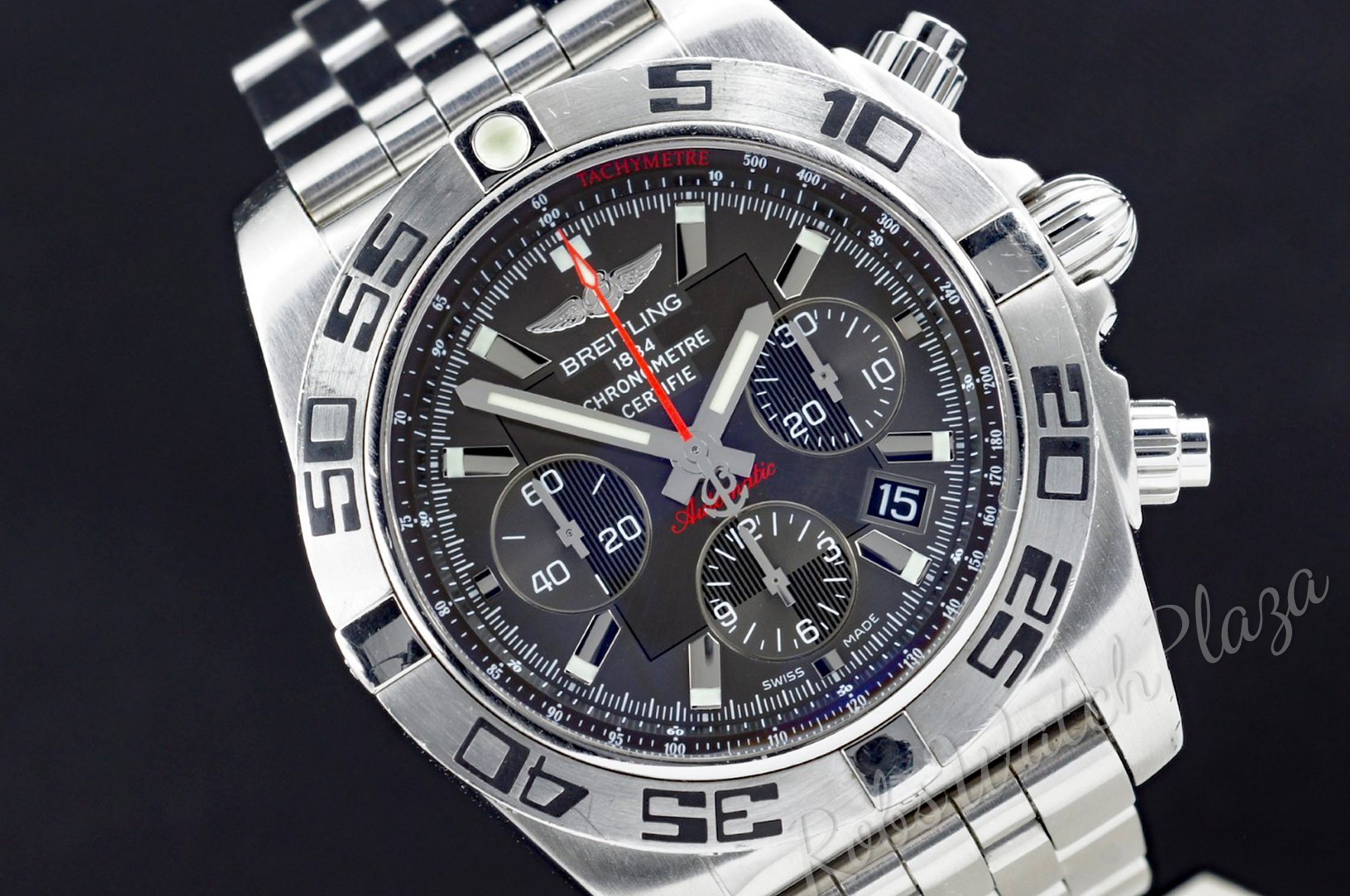 Foto horloge vooraanzicht: Breitling Chronomat 44 Flying Fish AB011610/M524