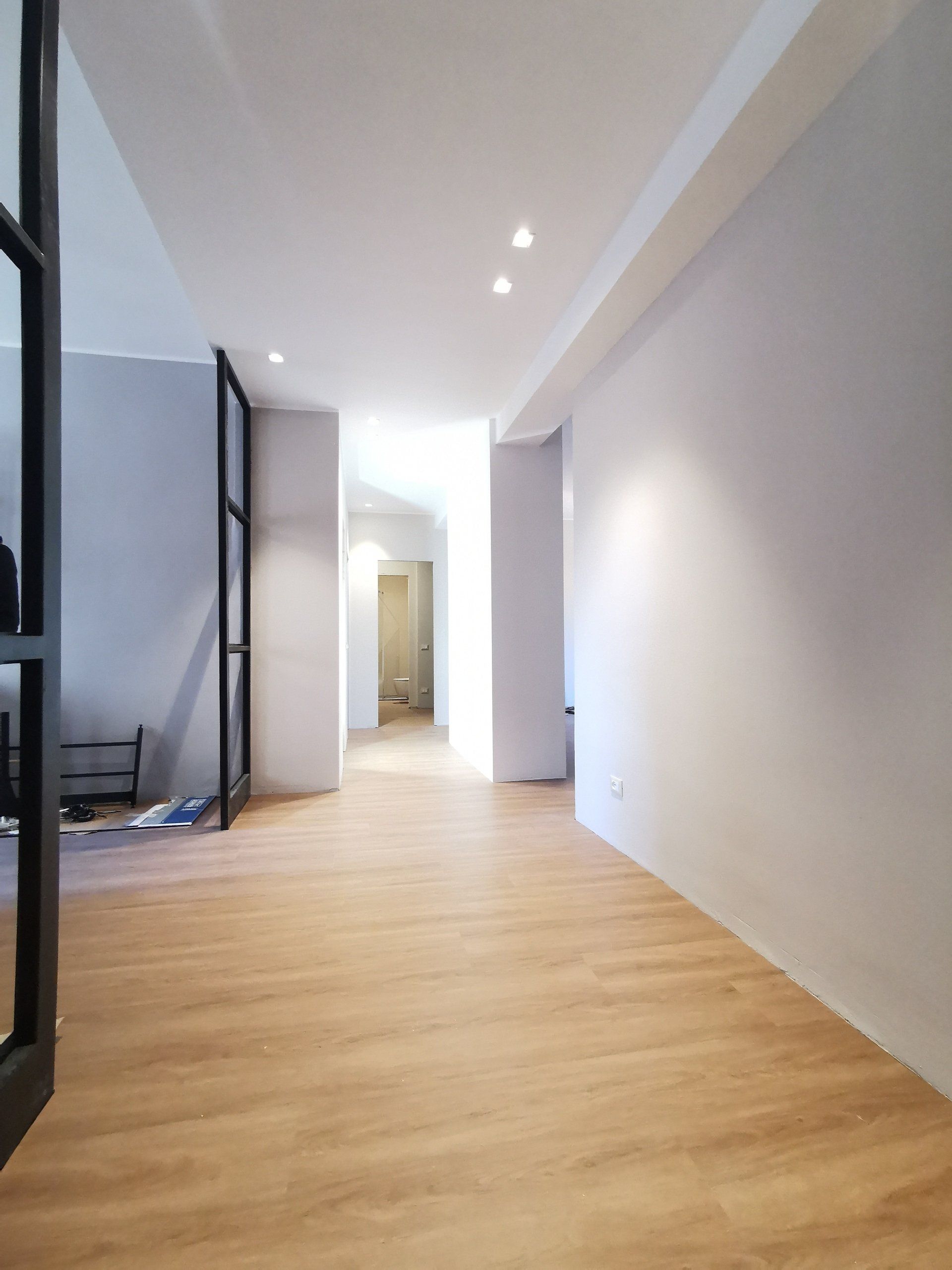 parete divisoria bianca per appartamento