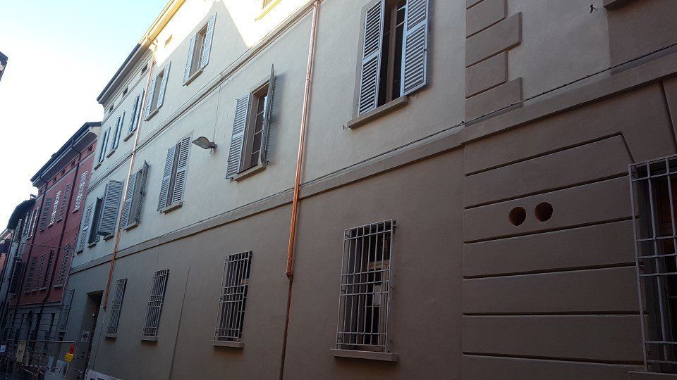 tinteggiatura degli esterni di un palazzo