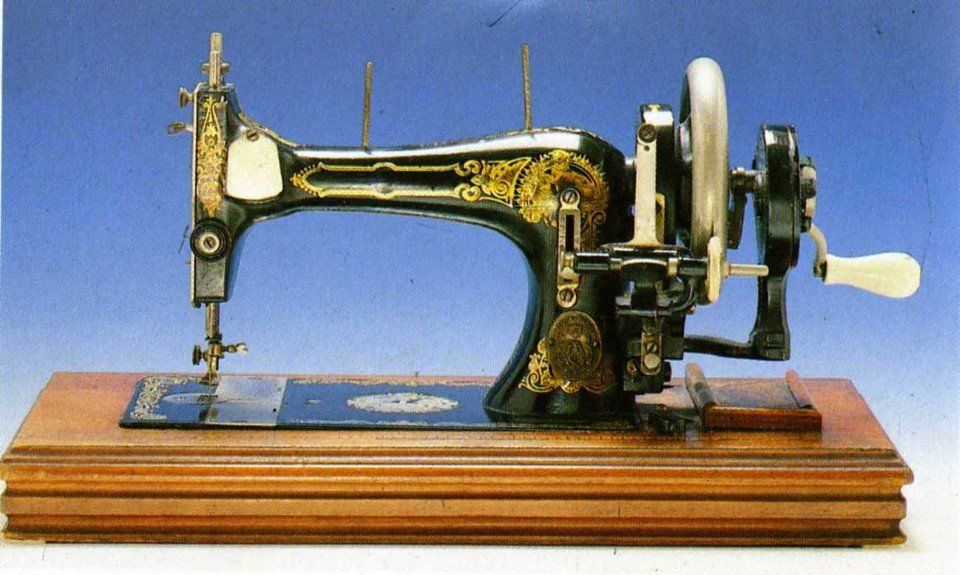 macchina per cucire modello retro 4