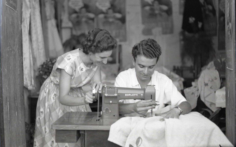 macchina per cucire modello retro 3