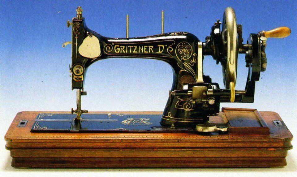 macchina per cucire modello retro 15