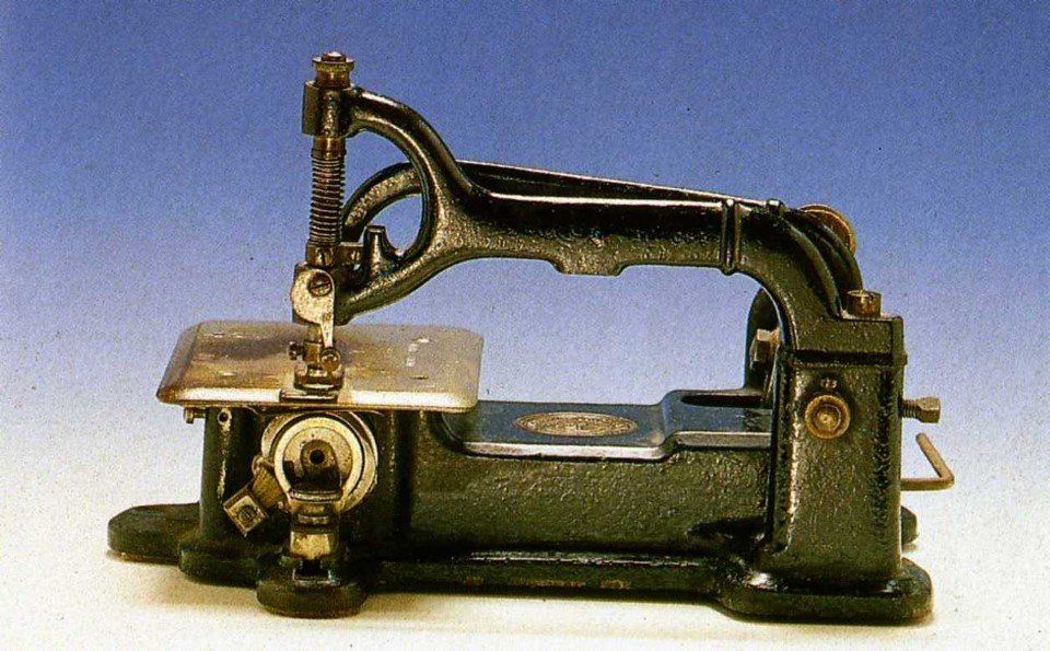 macchina per cucire modello retro 25