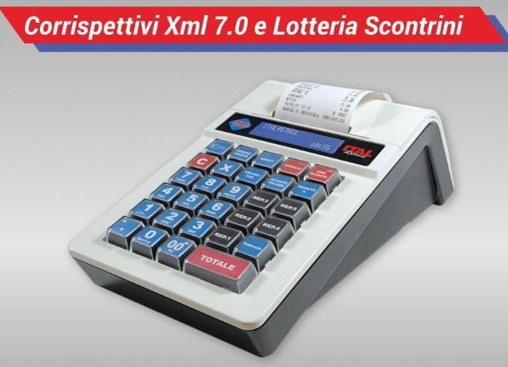 Registratore di cassa con tastiera blu e bianca, stampa di scontrini cartacei e barra superiore rossa e blu con la scritta 