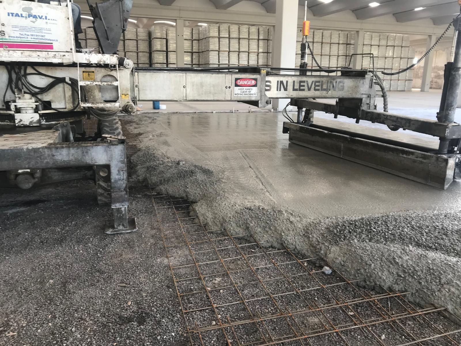 creazione pavimento industriale
