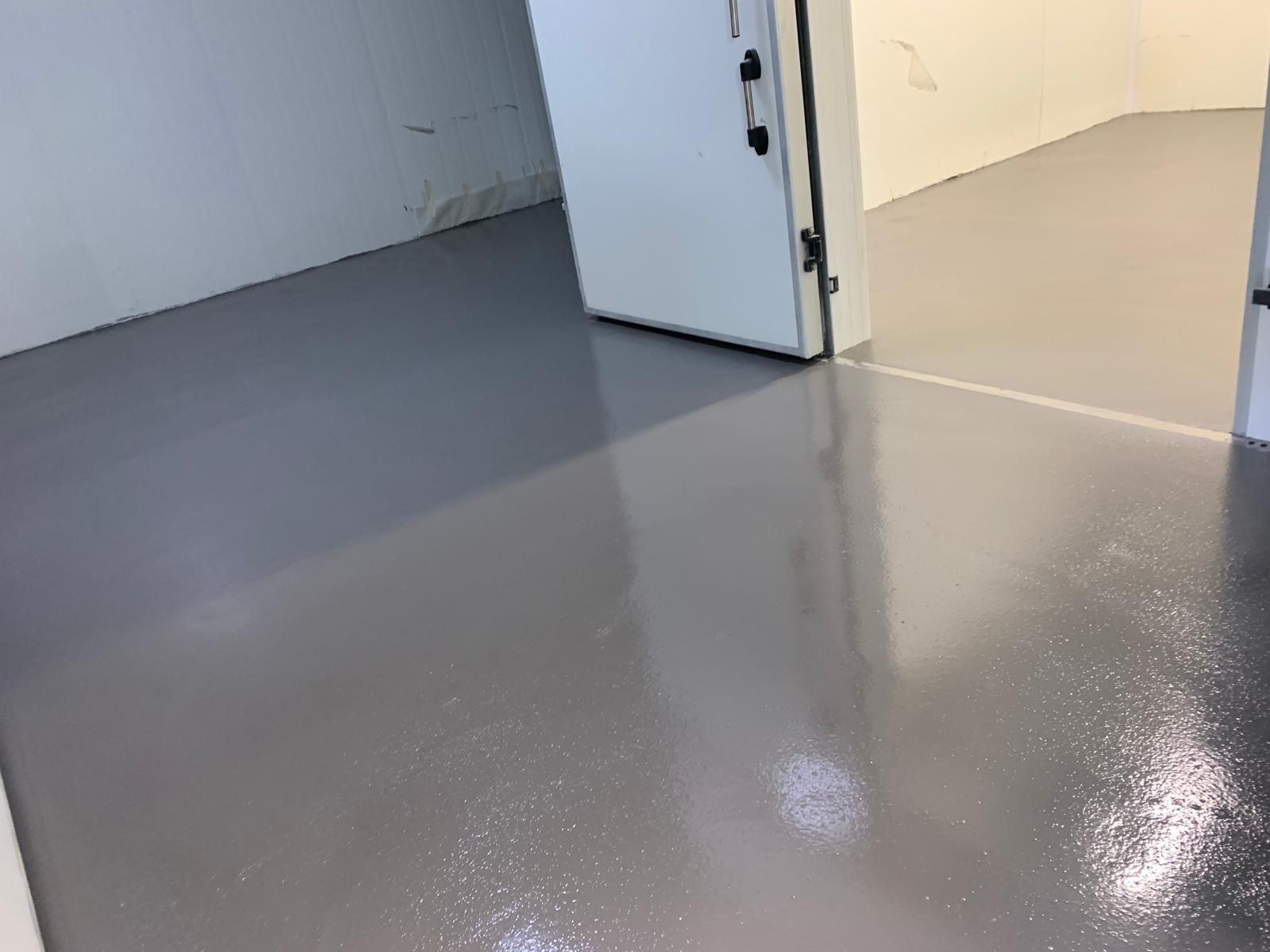 pavimento in resina lucido