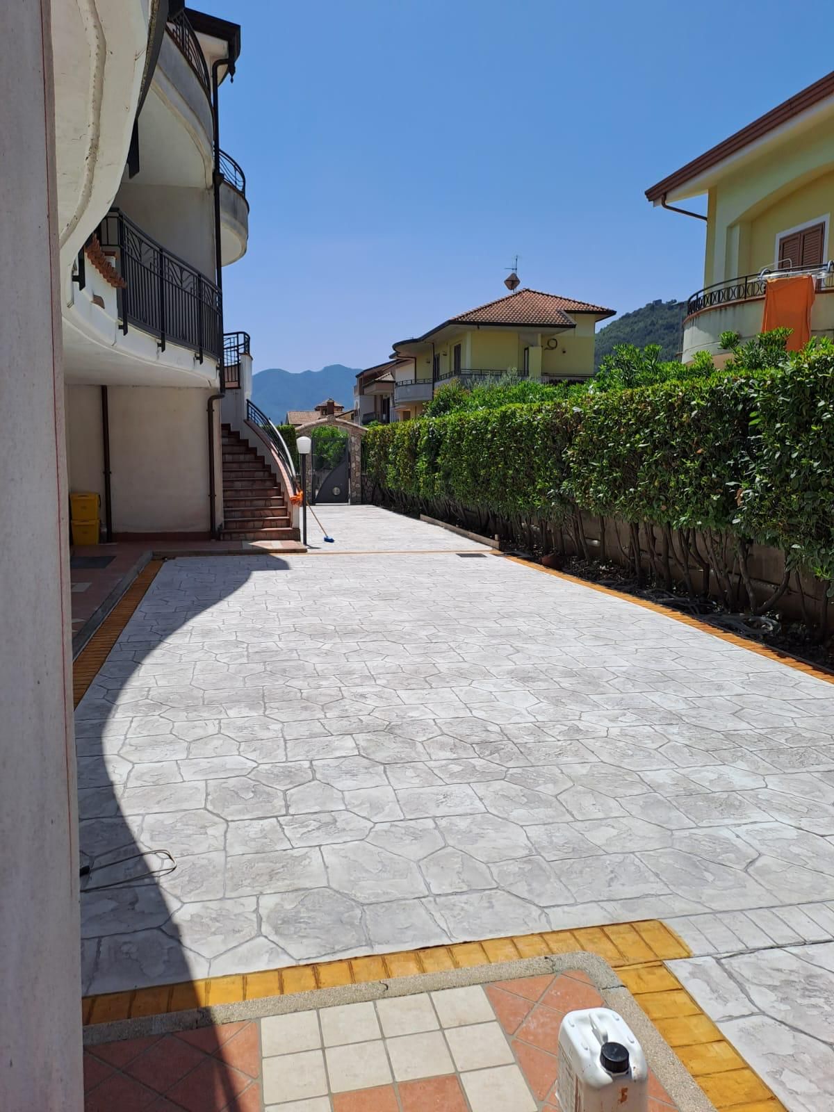 pavimento stampato cortile casa