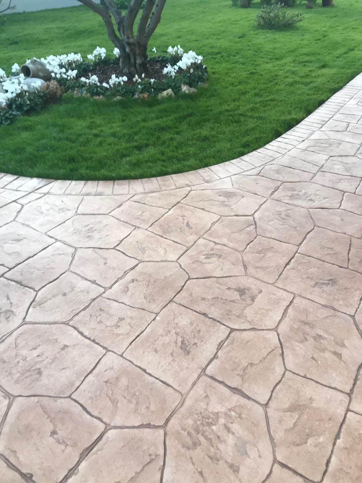 PAVIMENTI STAMPATI IN CALCESTRUZZI