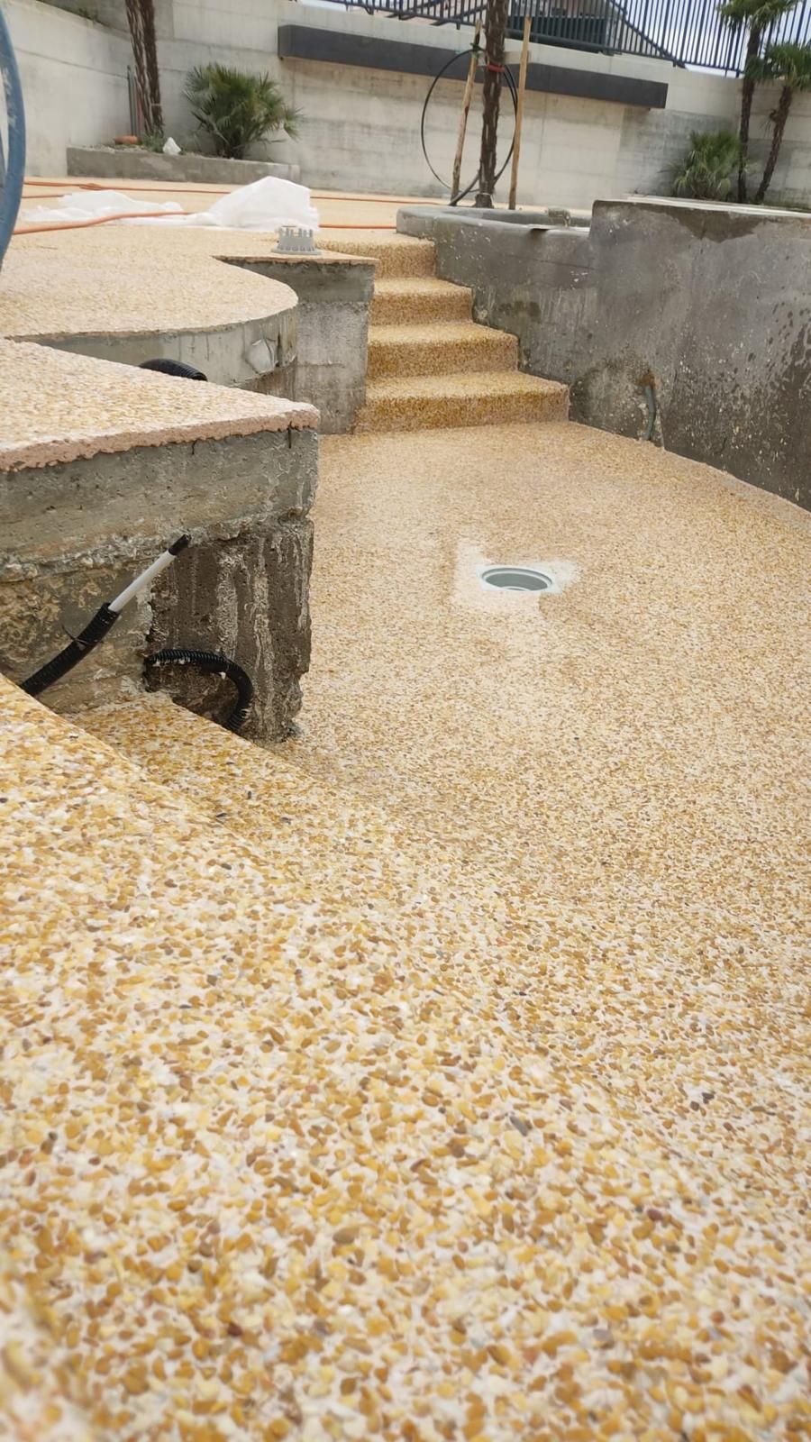 piscina in sasso lavato