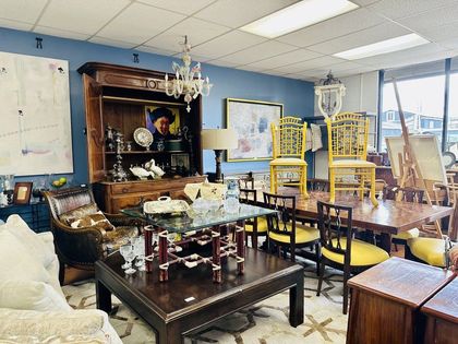 A living room filled with furniture and a table.
