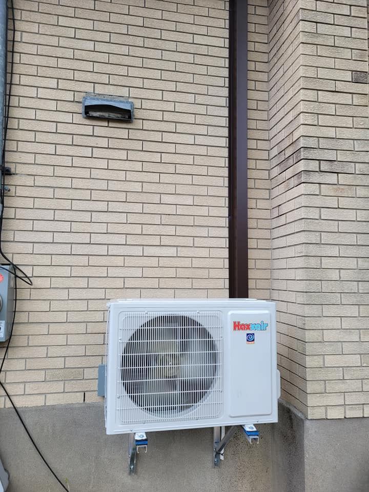 Image de substitution : forme gris clair ressemblant à une montagne avec un cercle au-dessus.