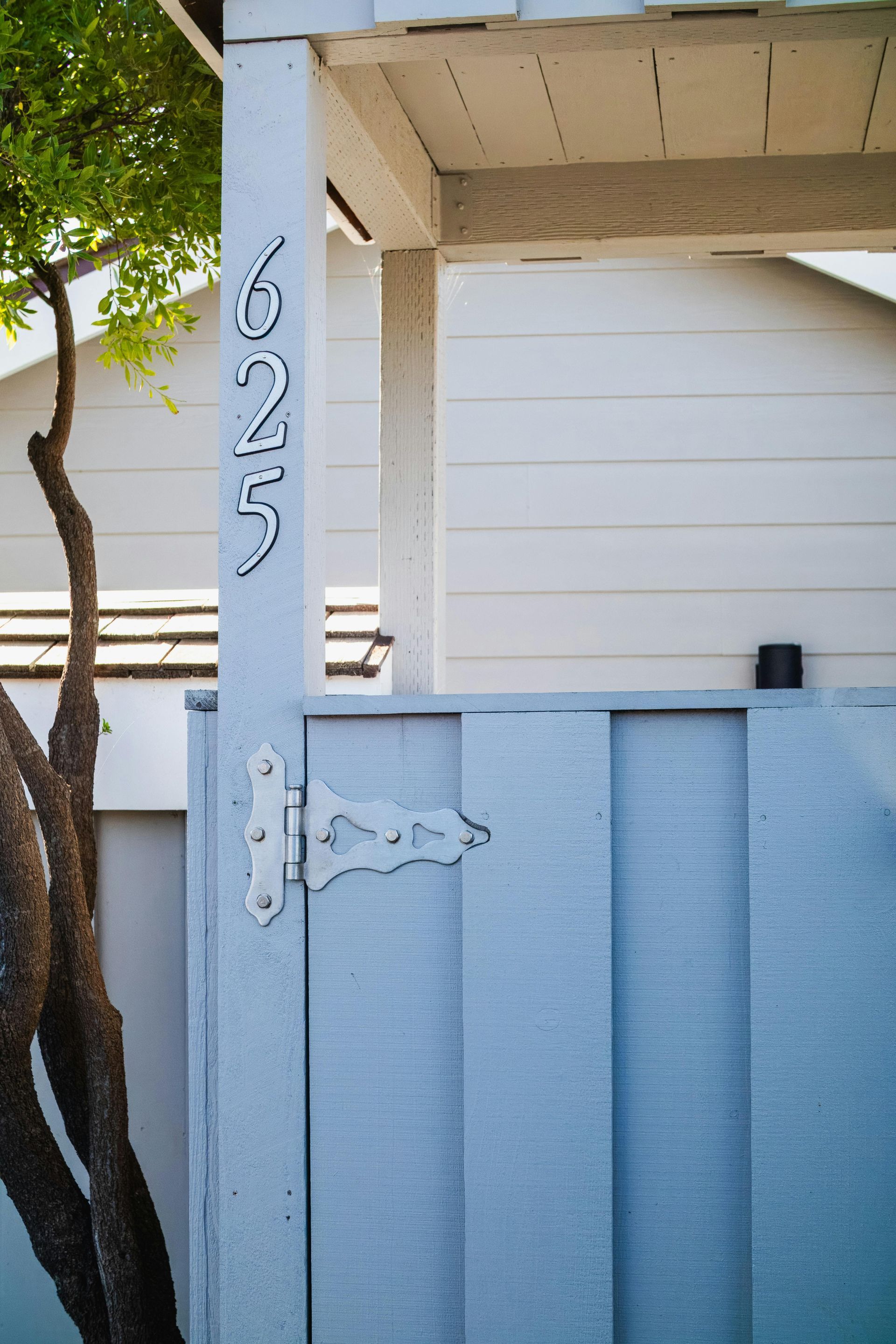 Freshly painted fence and patio area by Green Valley Painters in Green Valley, AZ.