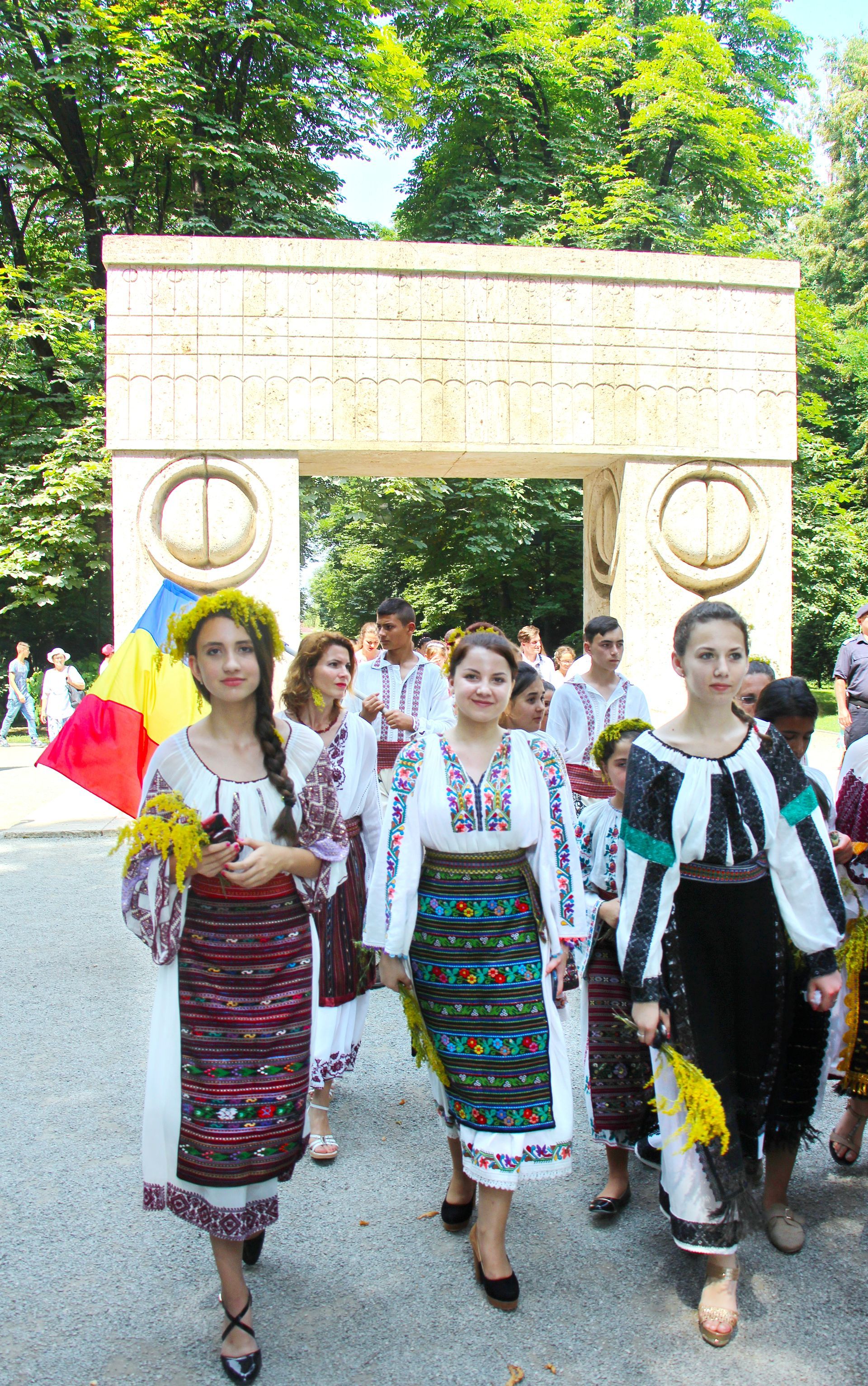 Poarta Sărutului, Târgu-Jiu