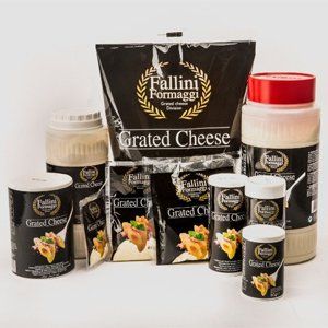 Dei confezioni di formaggio grattugiato della marca Fallini