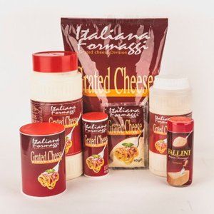 Dei confezioni di formaggio grattugiato della marca Italiana Formaggi 