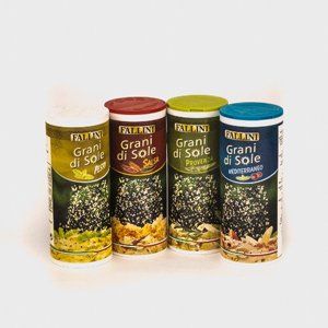 Barattoli di formaggio grattuggiato aromatizzato a marchio Grani di Sole