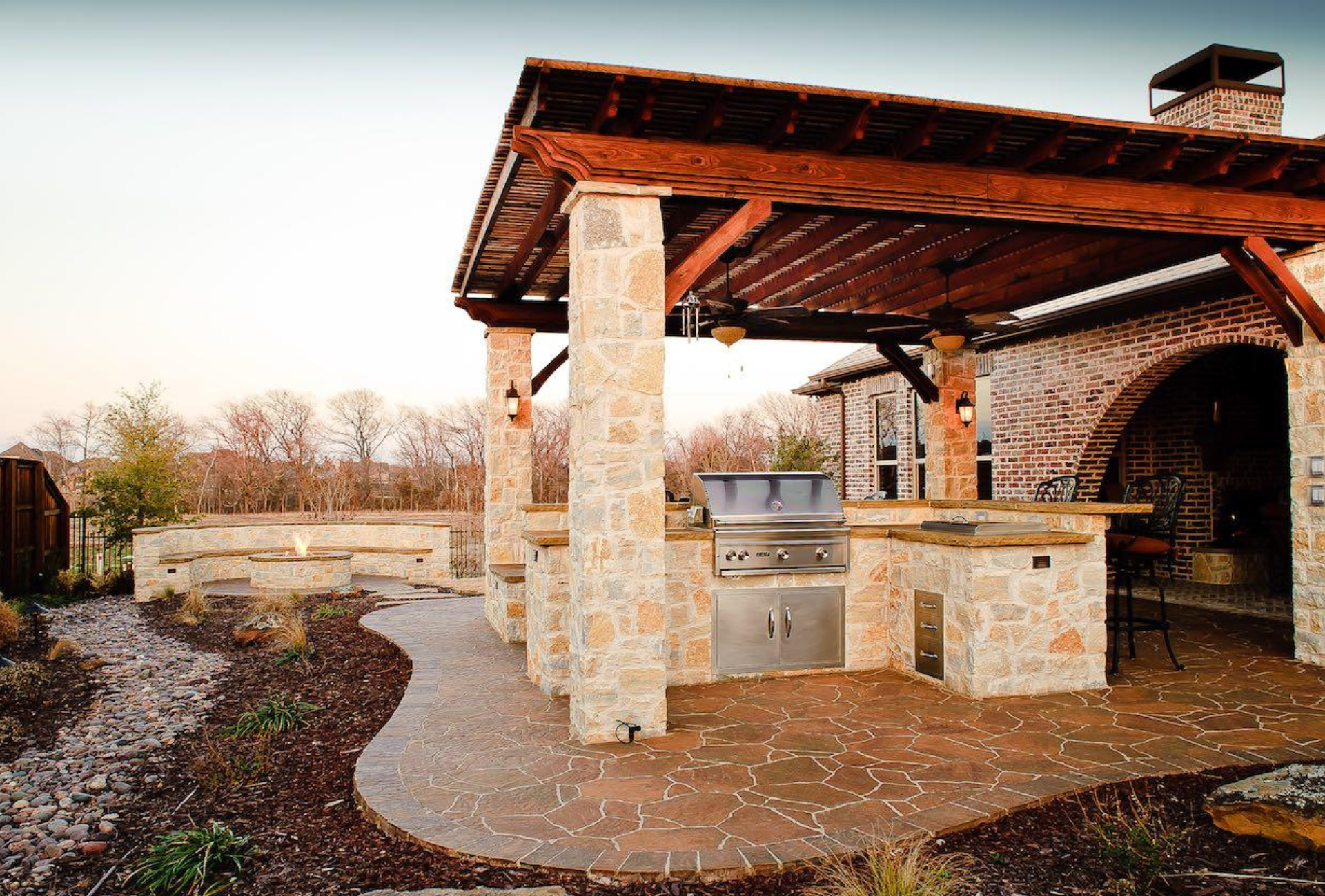 OUTDOOR KITCHEN