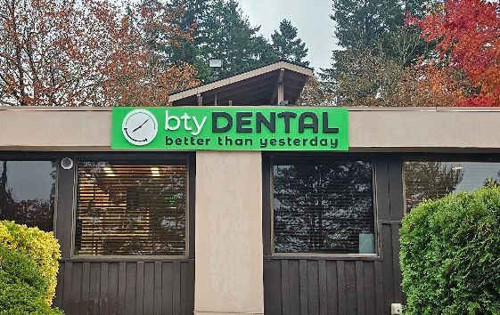 A green, rectangular sign reading 