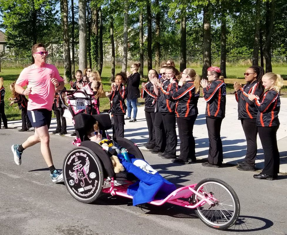 QMD Dance Teams Cheer on Super Hero 5K Runners 4