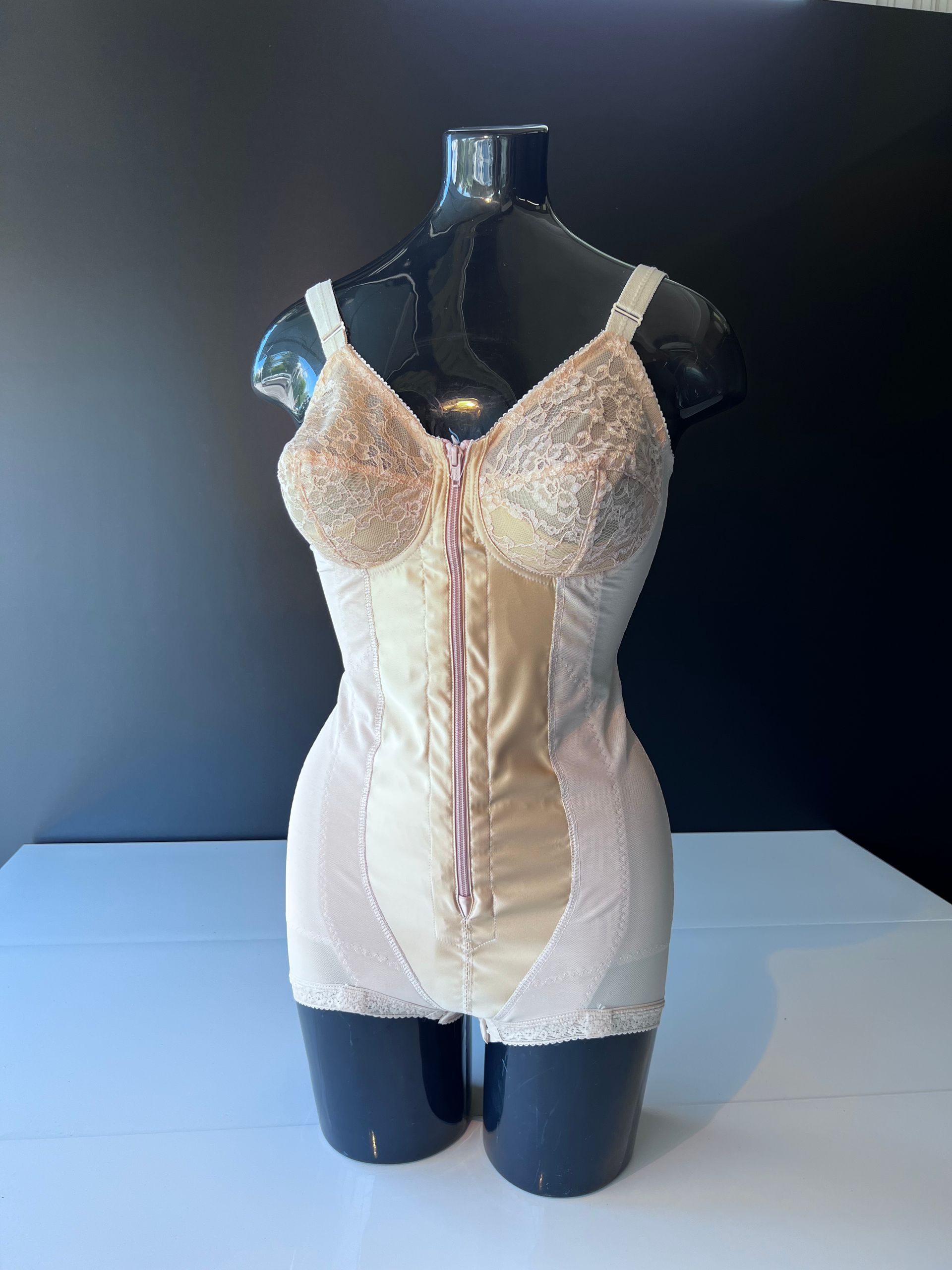 Calze, intimo e corsetteria
