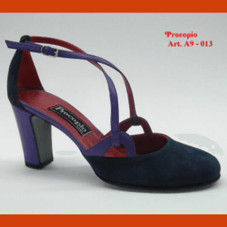 calzatura con tacco basso