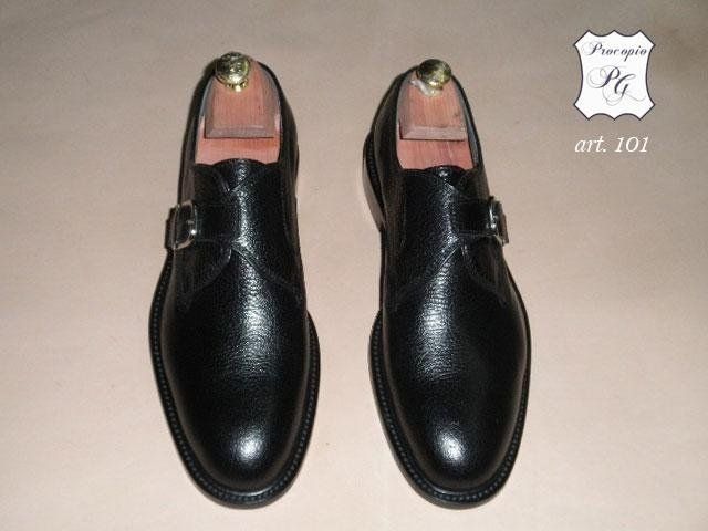 scarpe nere modello uomo