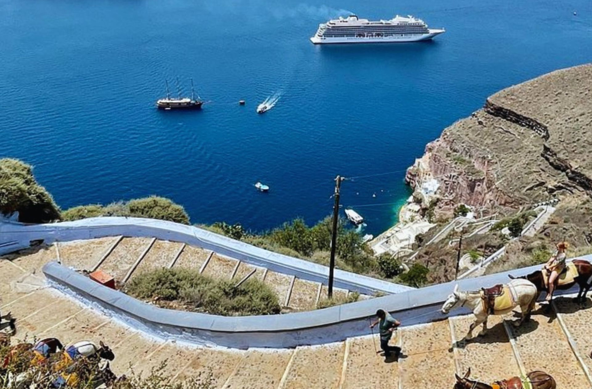 Karavolades Steps in Fira ending to the Old Port